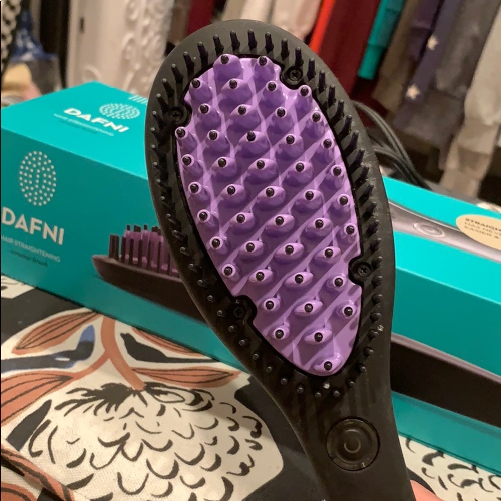 ❌SOLD on Ⓜ️❌Dafni straightening brush *like new* - Picture 3 of 6